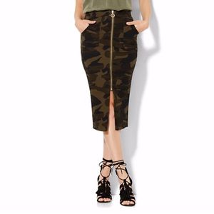 NY&CO Soho Camouflage Print Zip Front Skirt 0077